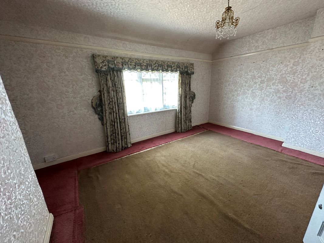 3 bedroom mid terraced house in Birmingham