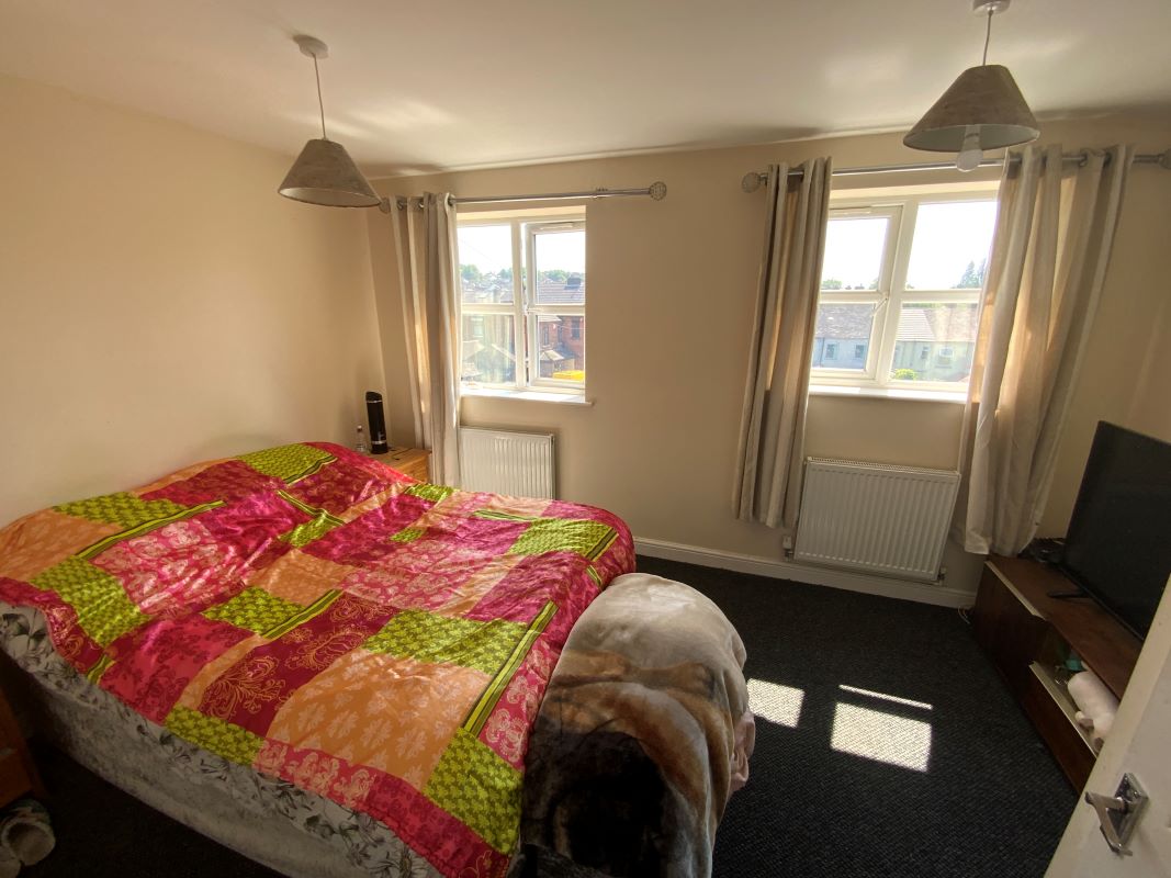 2 bedroom semi detached house in Stoke on Trent 