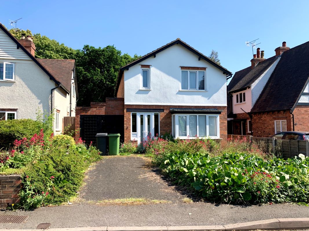 3 bedroom detached house in Wolverhampton