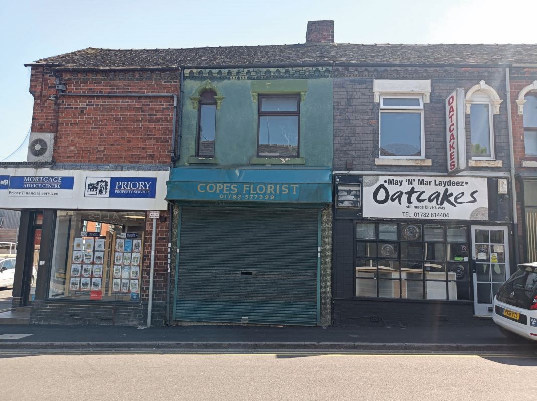 2 room mid terraced retail premises in Stoke on Trent