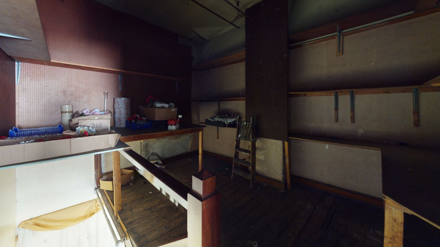 2 room mid terraced retail premises in Stoke on Trent
