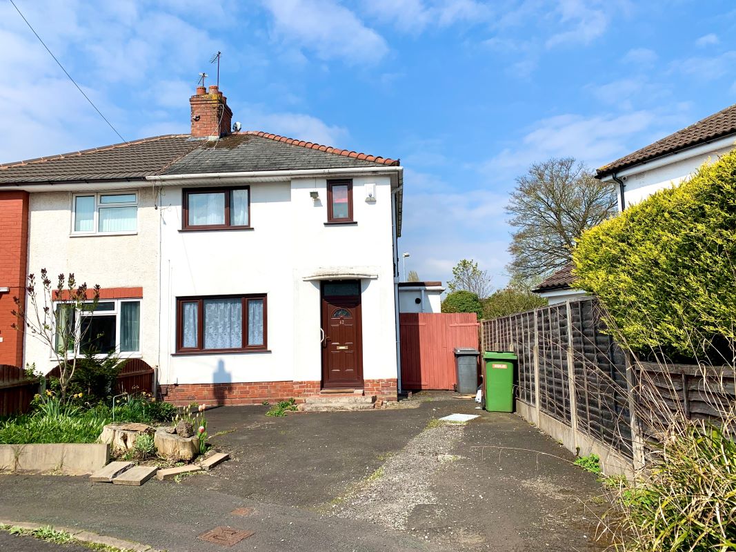 3 bedroom semi detached house in Wolverhampton