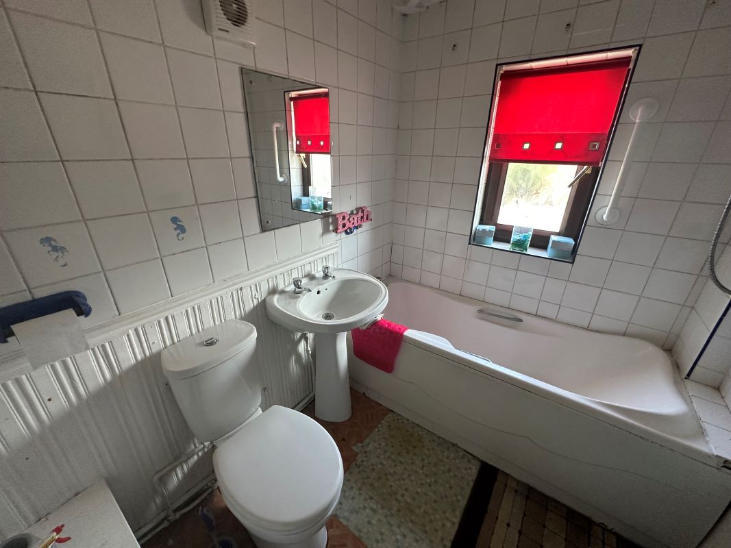 3 bedroom semi detached house in Wolverhampton