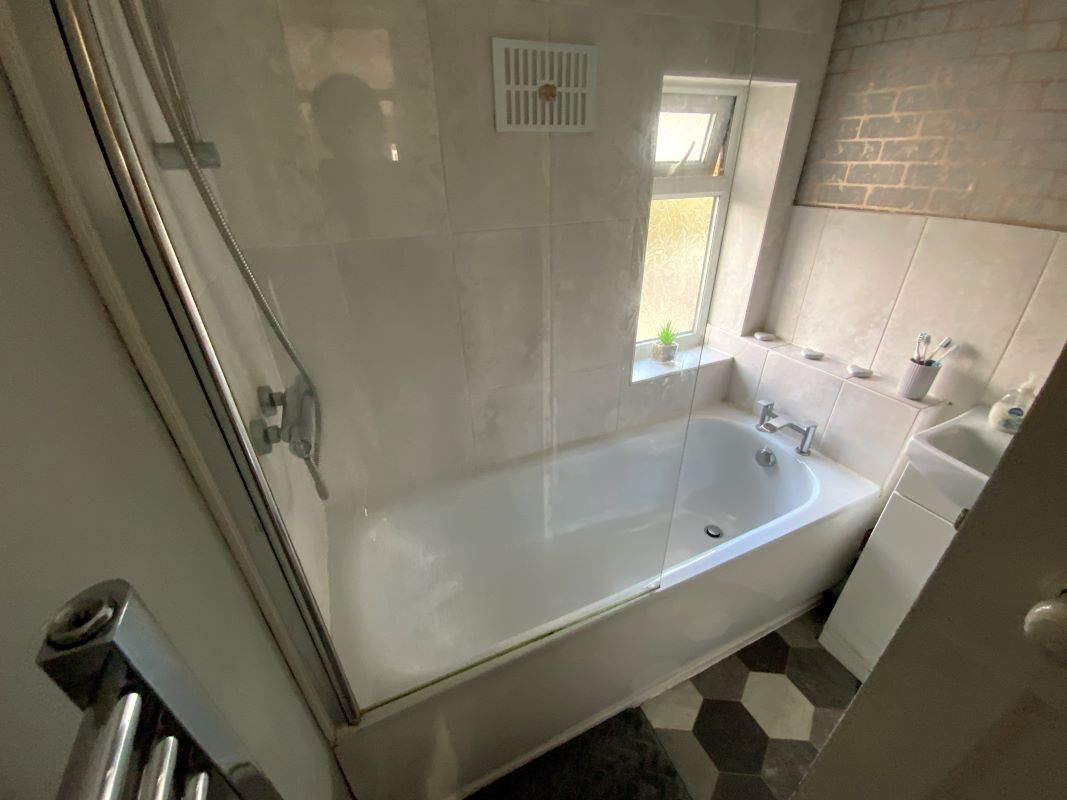 3 bedroom mid terraced house in Birmingham
