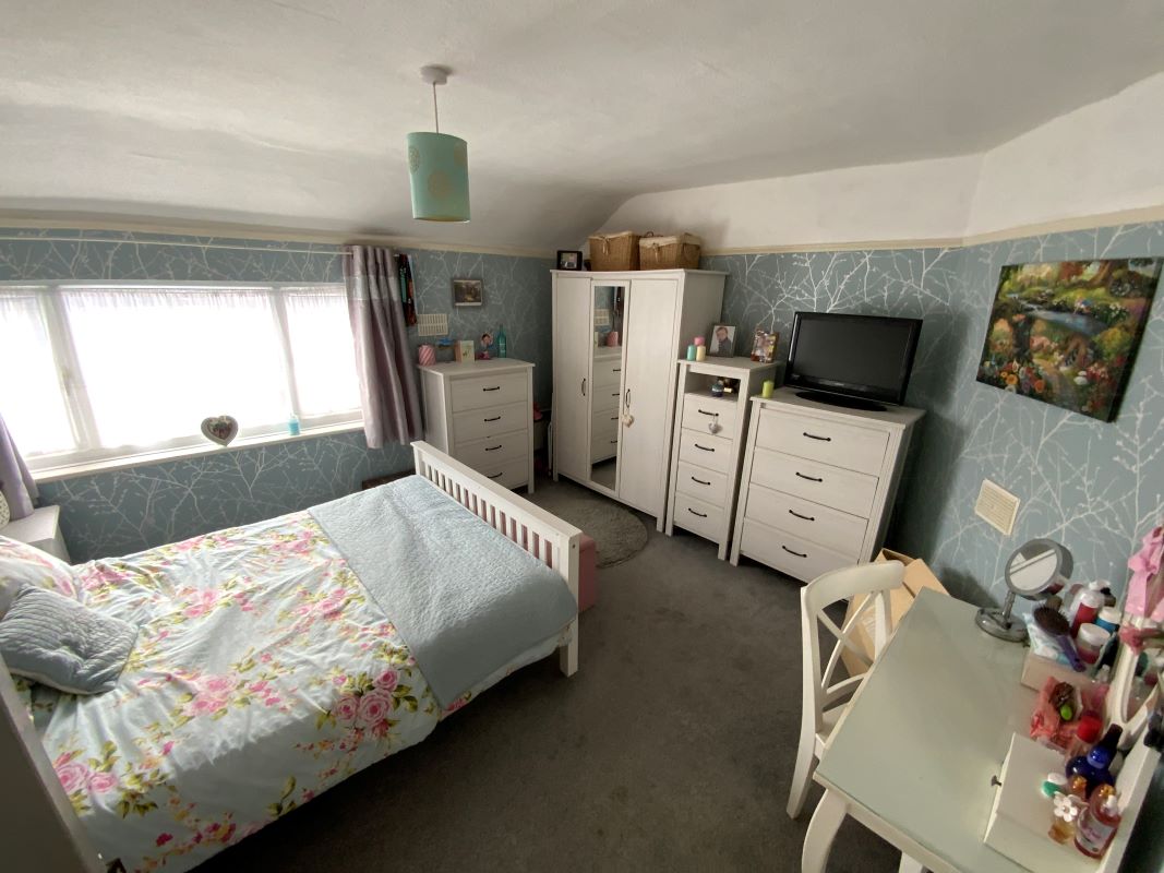 3 bedroom mid terraced house in Birmingham