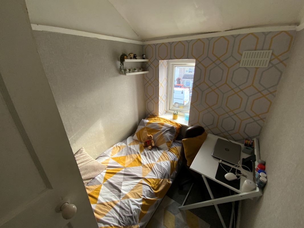 3 bedroom mid terraced house in Birmingham