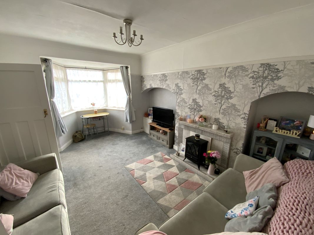 3 bedroom mid terraced house in Birmingham