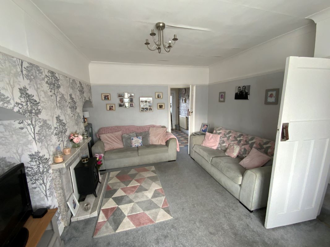 3 bedroom mid terraced house in Birmingham