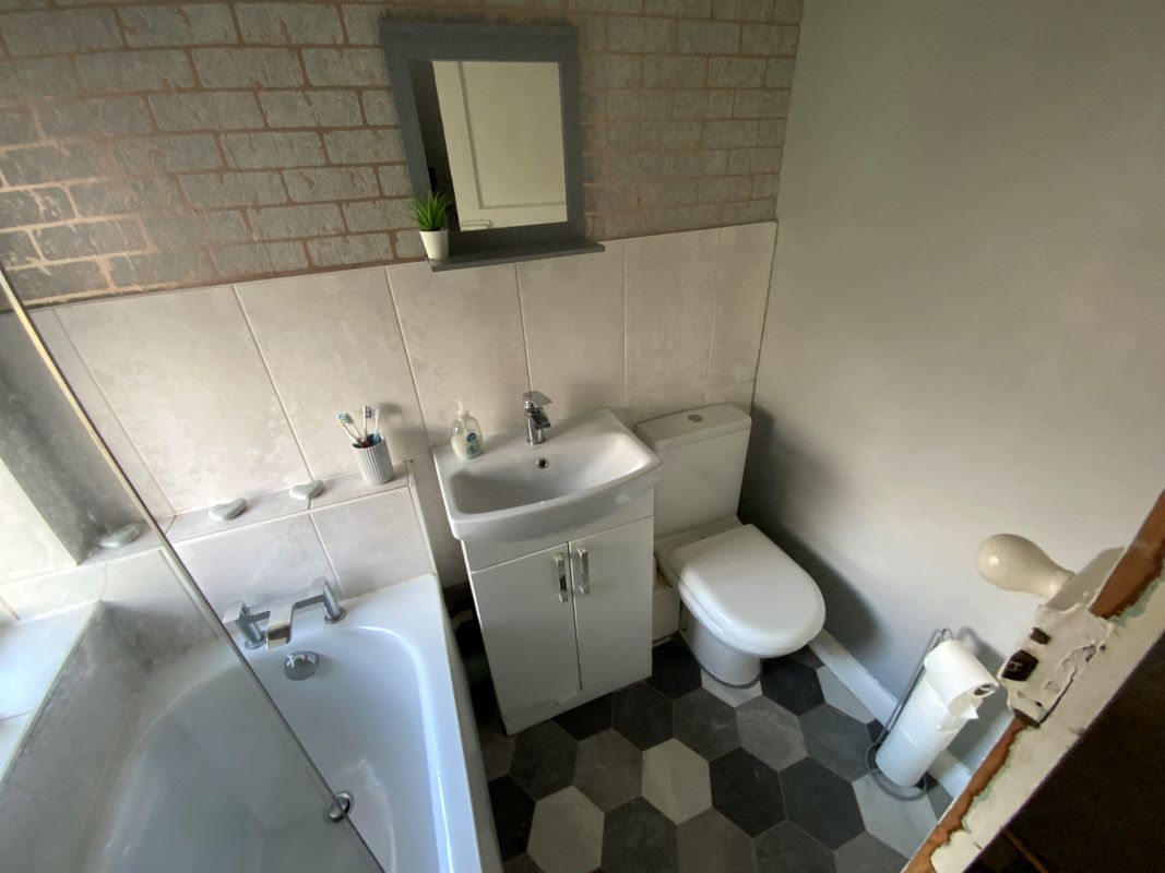 3 bedroom mid terraced house in Birmingham