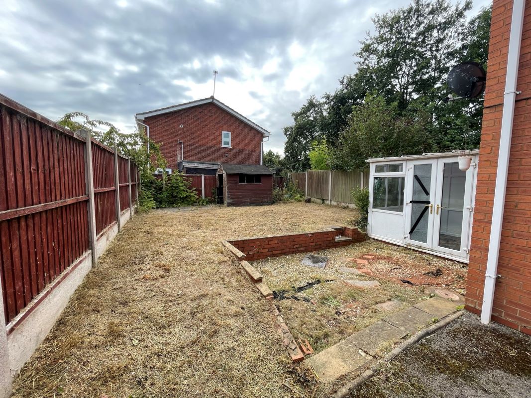 2 bedroom semi detached house in Stafford