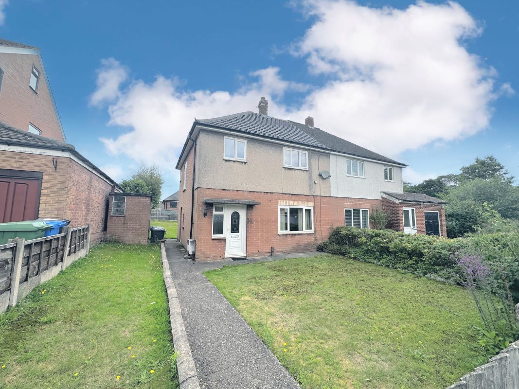 3 bedroom semi detached house in Warrington
