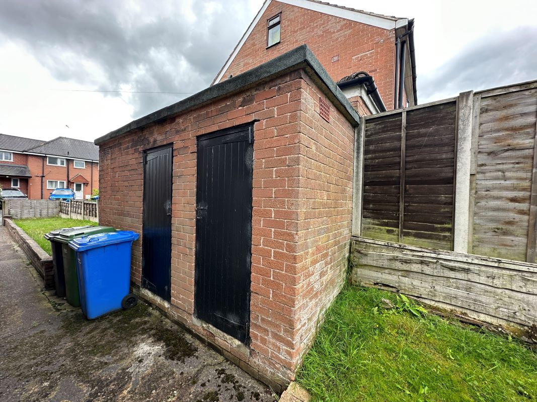 3 bedroom semi detached house in Warrington