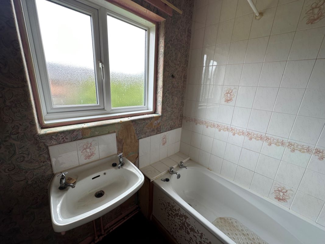 3 bedroom semi detached house in Warrington