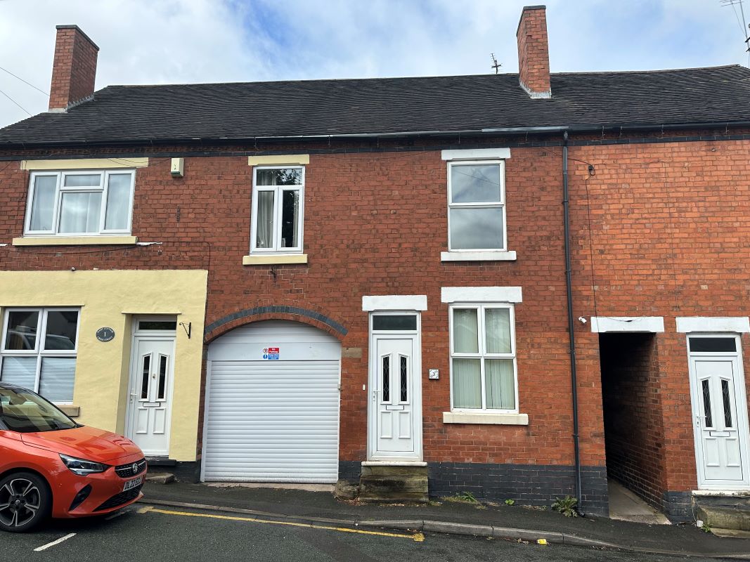 3 bedroom mid terraced house in Cannock