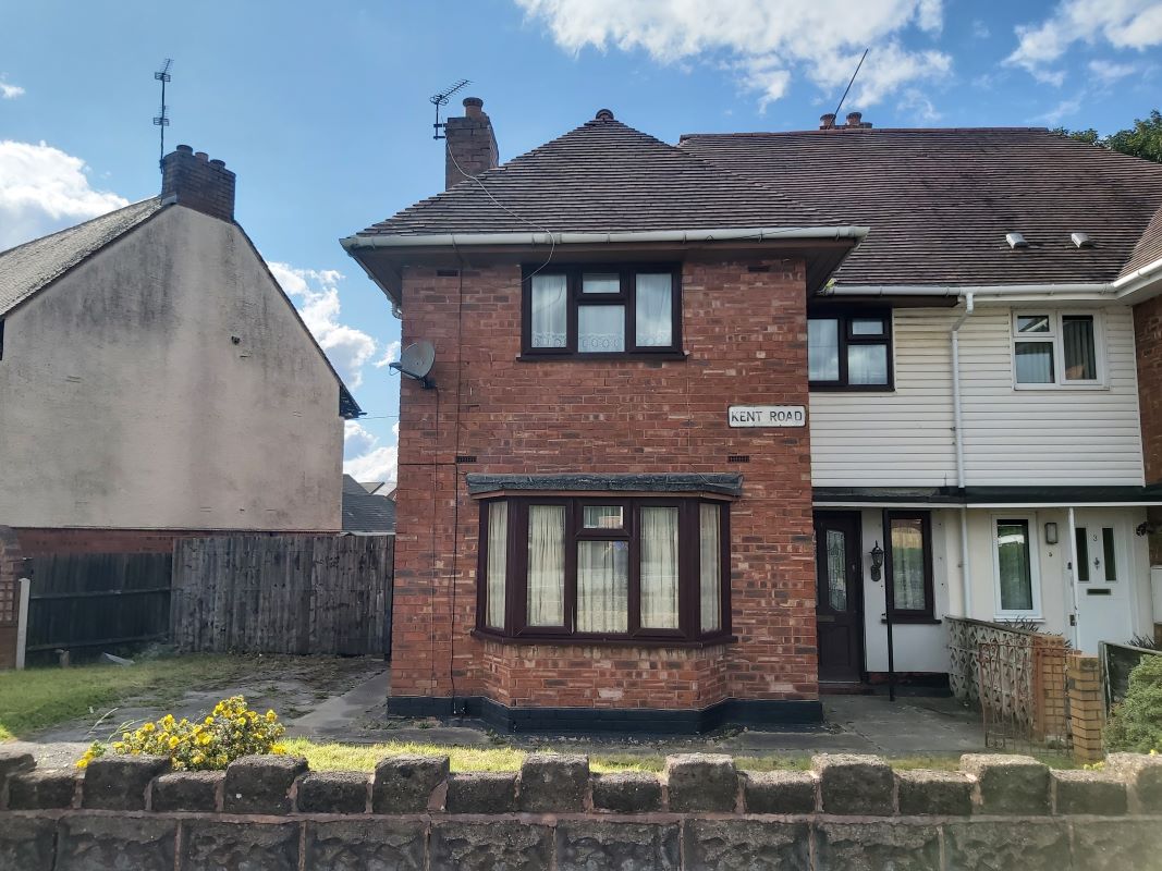 4 bedroom semi detached house in Wolverhampton