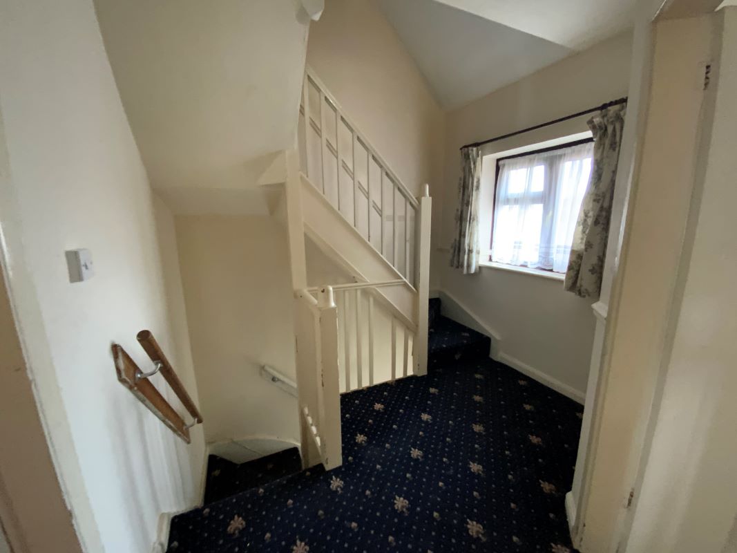4 bedroom semi detached house in Wolverhampton