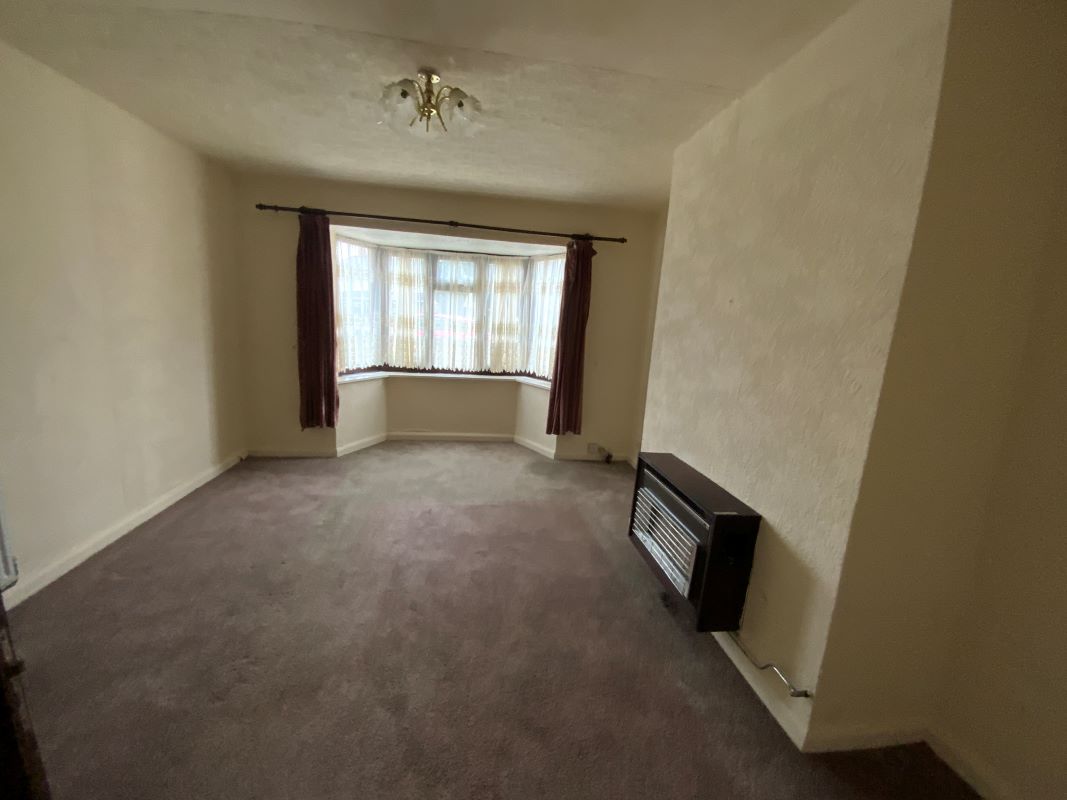 4 bedroom semi detached house in Wolverhampton