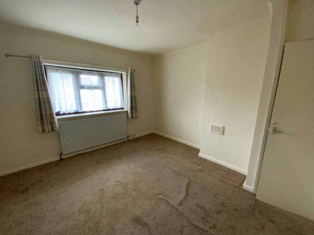 4 bedroom semi detached house in Wolverhampton