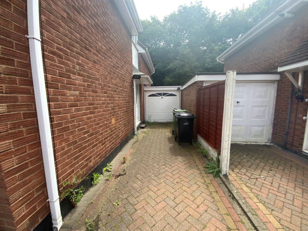 2 bedroom semi detached house in Dudley