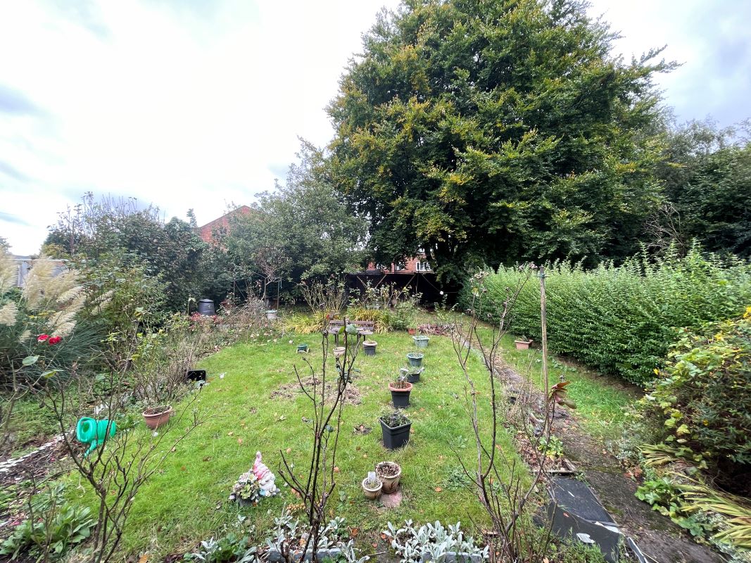 3 bedroom semi detached house in Wolverhampton