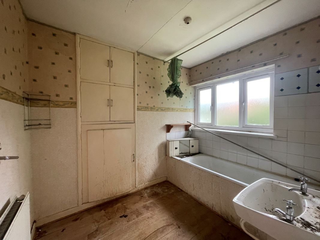 3 bedroom semi detached house in Wolverhampton