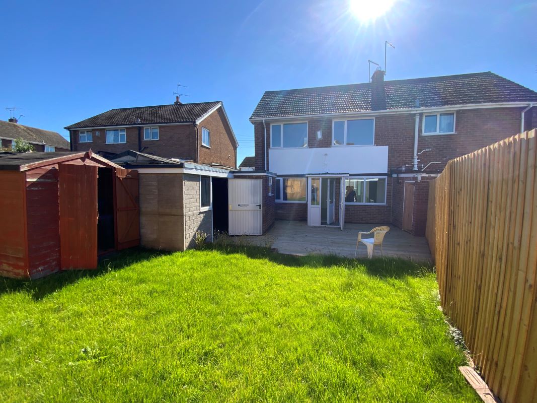 3 bedroom semi detached house in Stafford