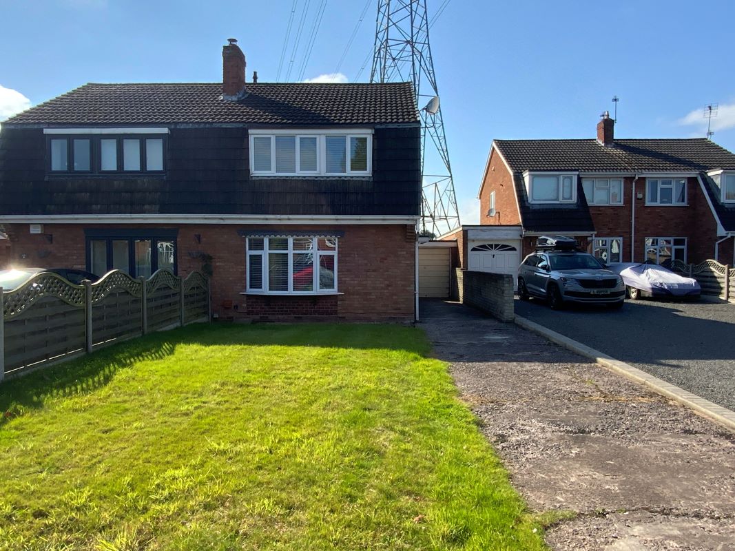 3 bedroom semi detached house in Wolverhampton