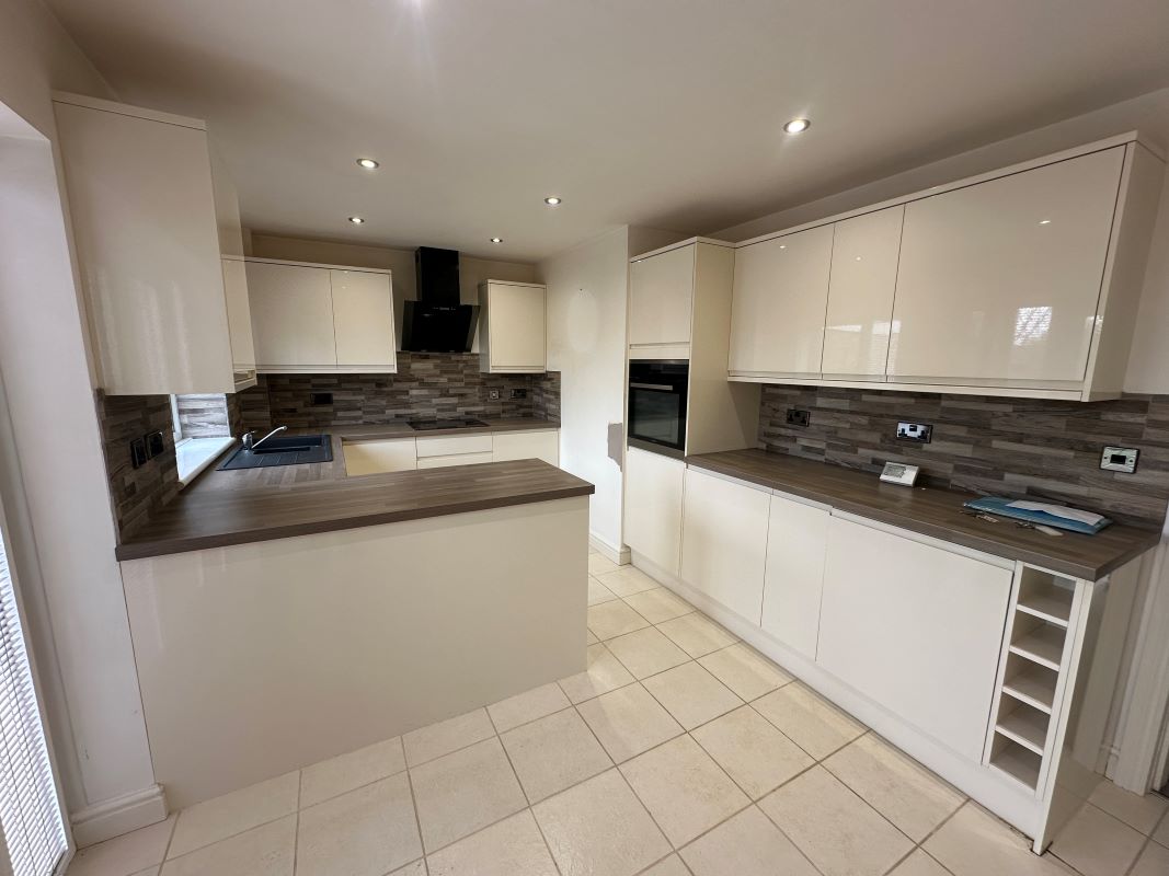 3 bedroom semi detached house in Wolverhampton