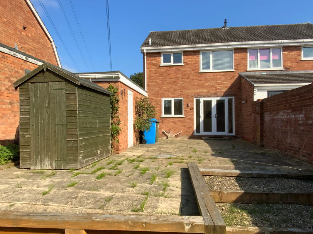 3 bedroom semi detached house in Wolverhampton