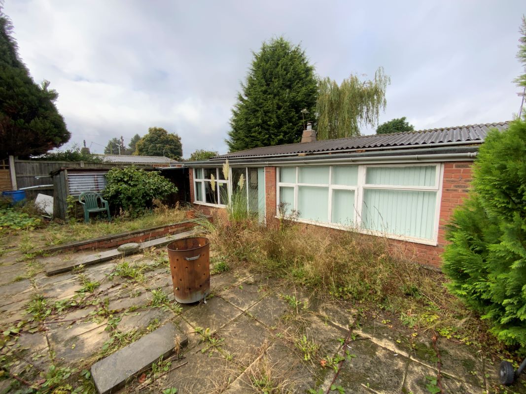 2 bedroom detached bungalow in Wolverhampton 