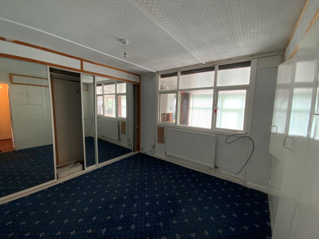 2 bedroom detached bungalow in Wolverhampton 