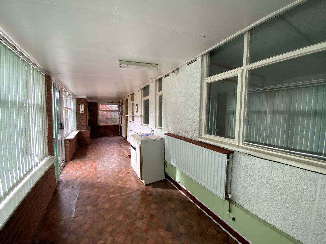 2 bedroom detached bungalow in Wolverhampton 