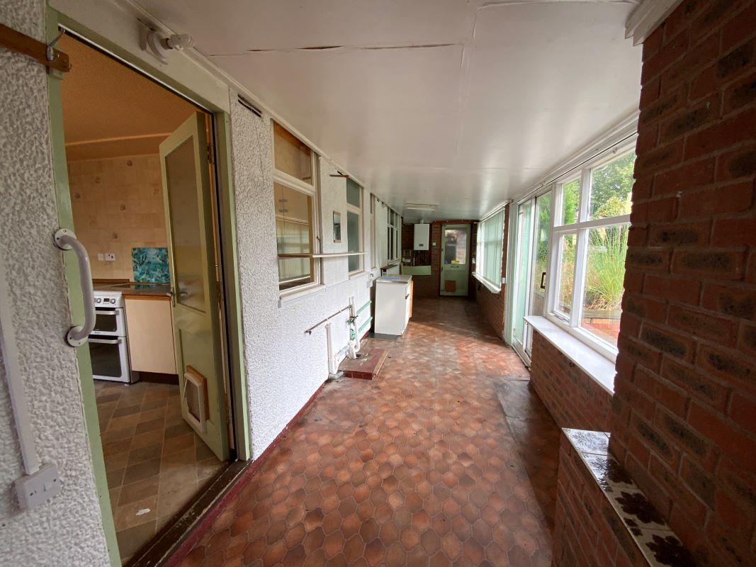 2 bedroom detached bungalow in Wolverhampton 