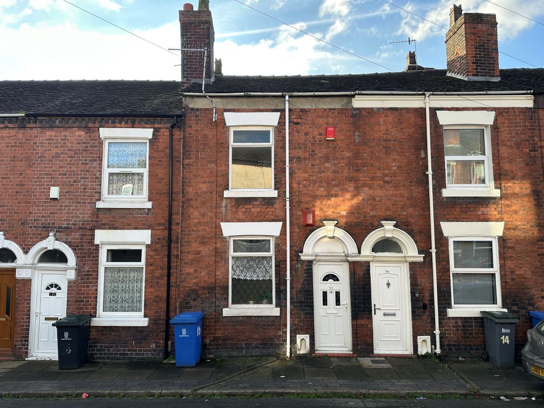 2 bedroom mid terraced house in Stoke on Trent