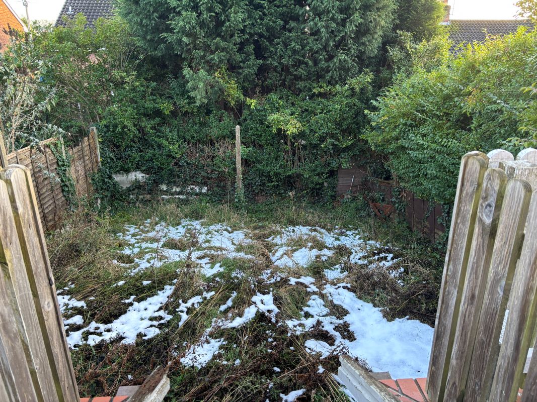 3 room semi detached house in Dudley