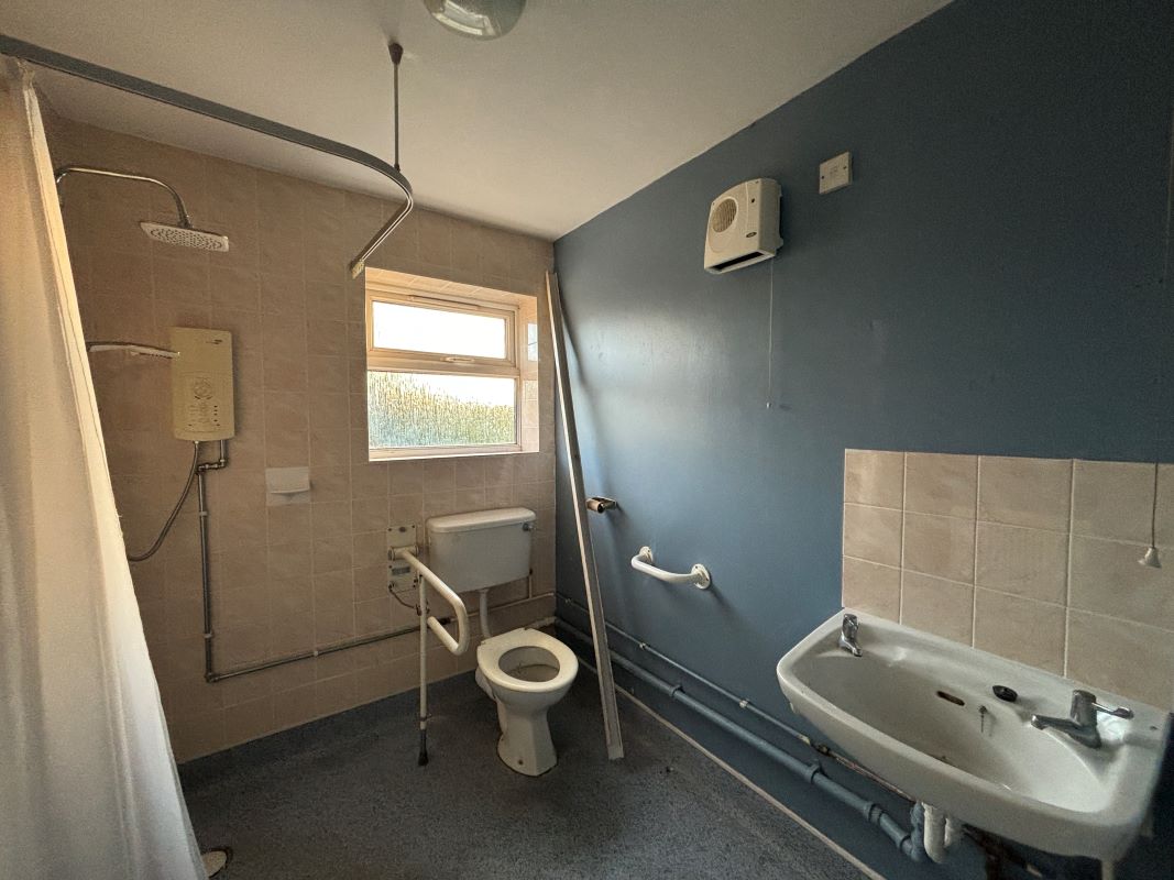 3 room semi detached house in Dudley