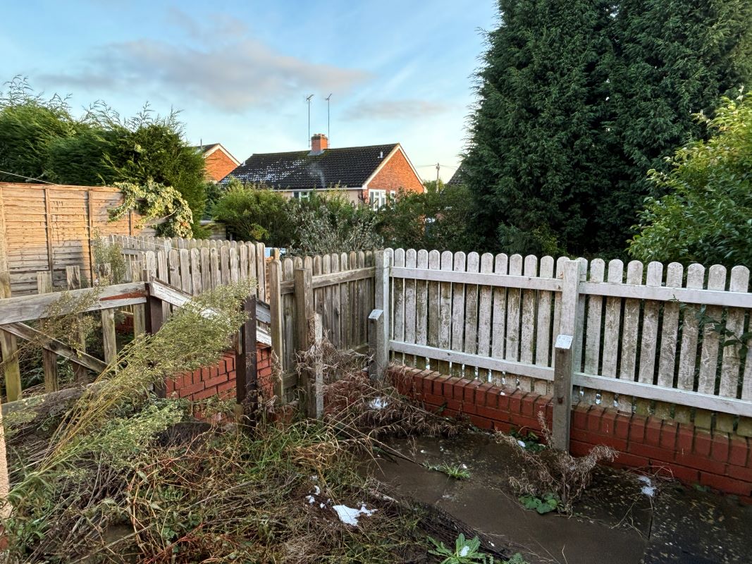 3 room semi detached house in Dudley