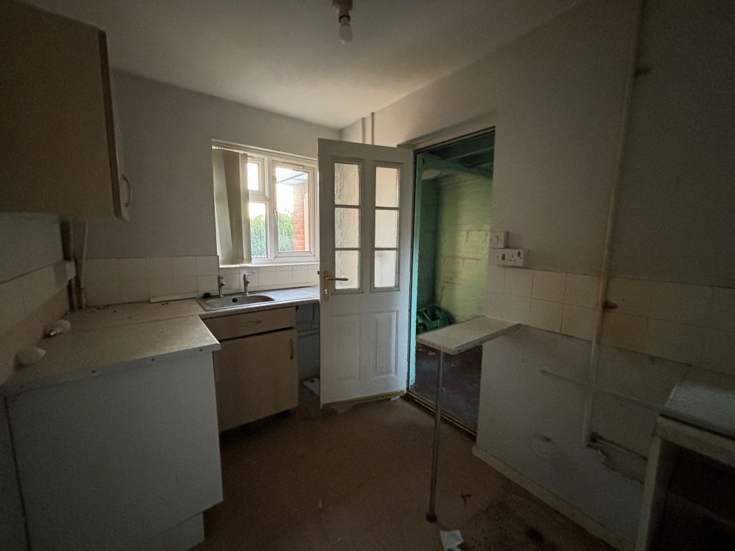 3 room semi detached house in Dudley