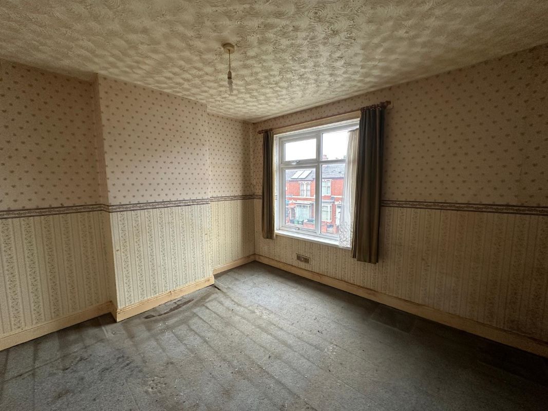 3 bedroom mid terraced house in Bearwood 