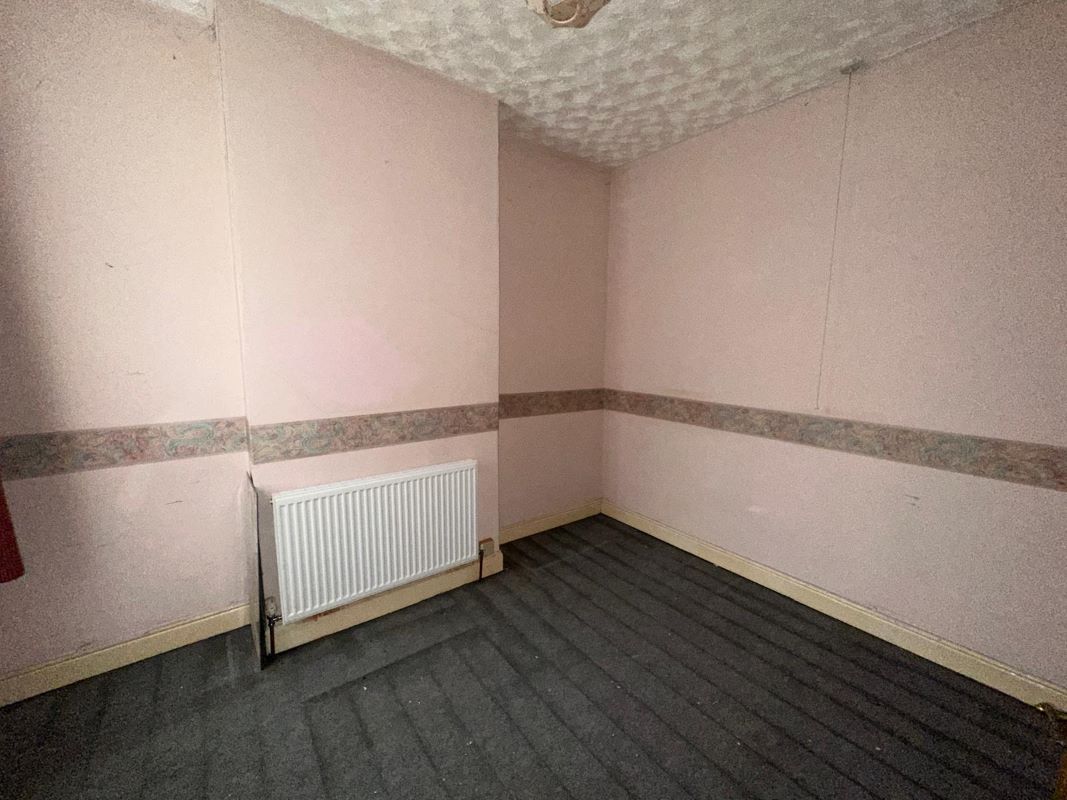 3 bedroom mid terraced house in Bearwood 