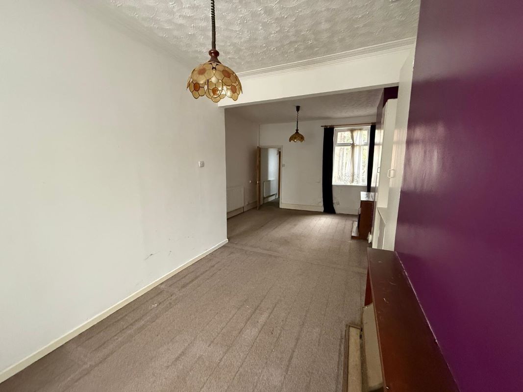 3 bedroom mid terraced house in Bearwood 