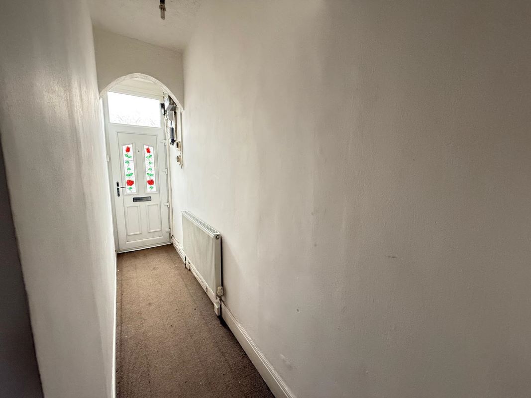 3 bedroom mid terraced house in Bearwood 