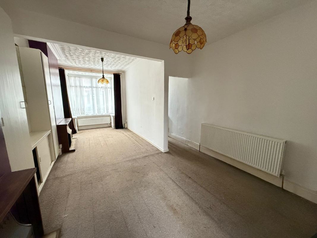 3 bedroom mid terraced house in Bearwood 