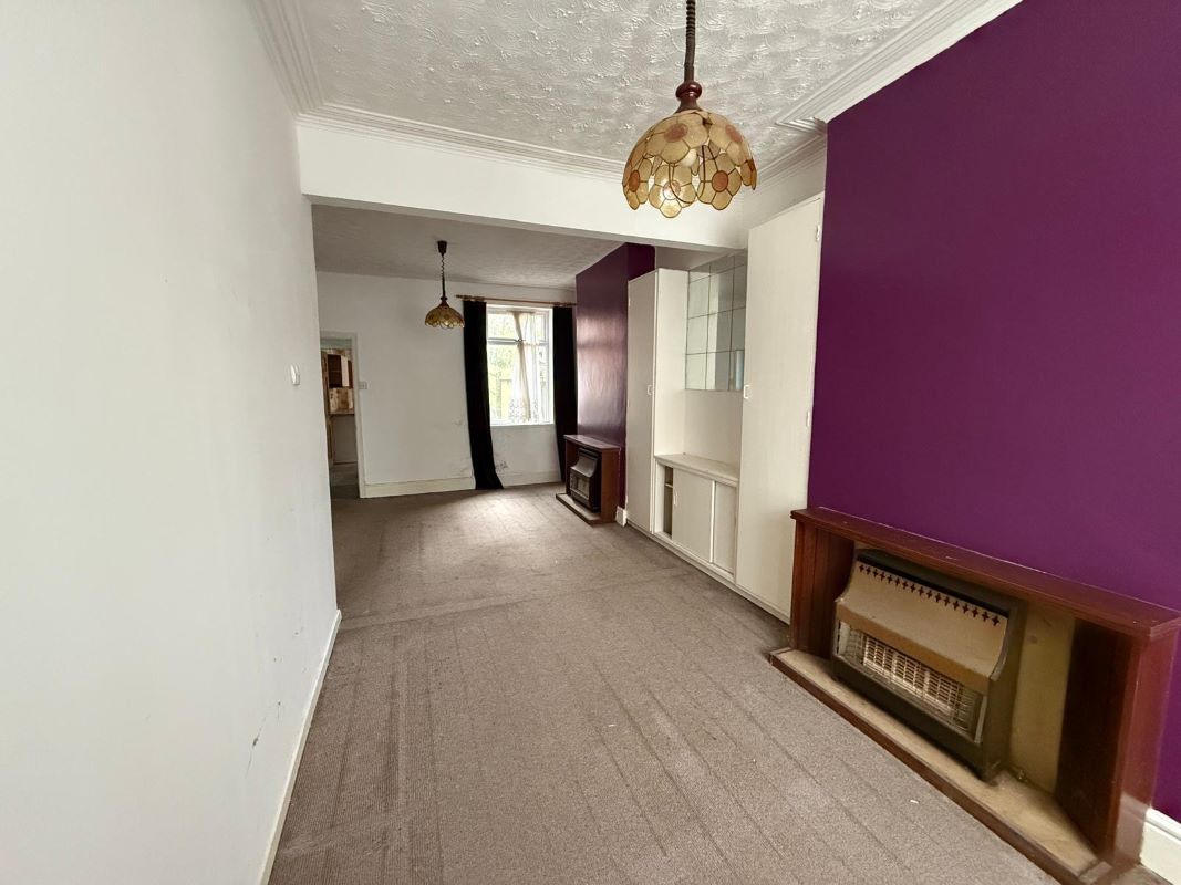 3 bedroom mid terraced house in Bearwood 