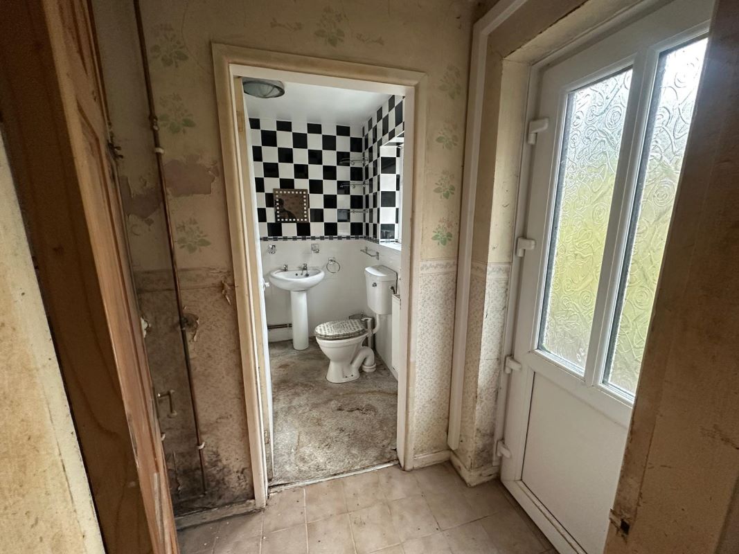 3 bedroom mid terraced house in Bearwood 