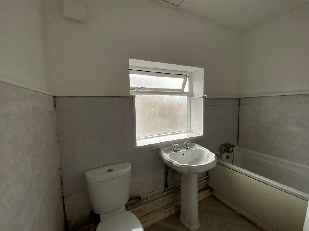 4 bedroom semi detached house in Telford 