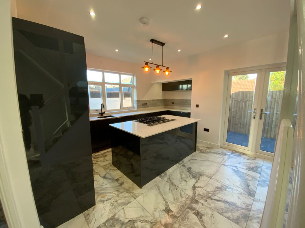 3 bedroom detached bungalow in Wolverhampton