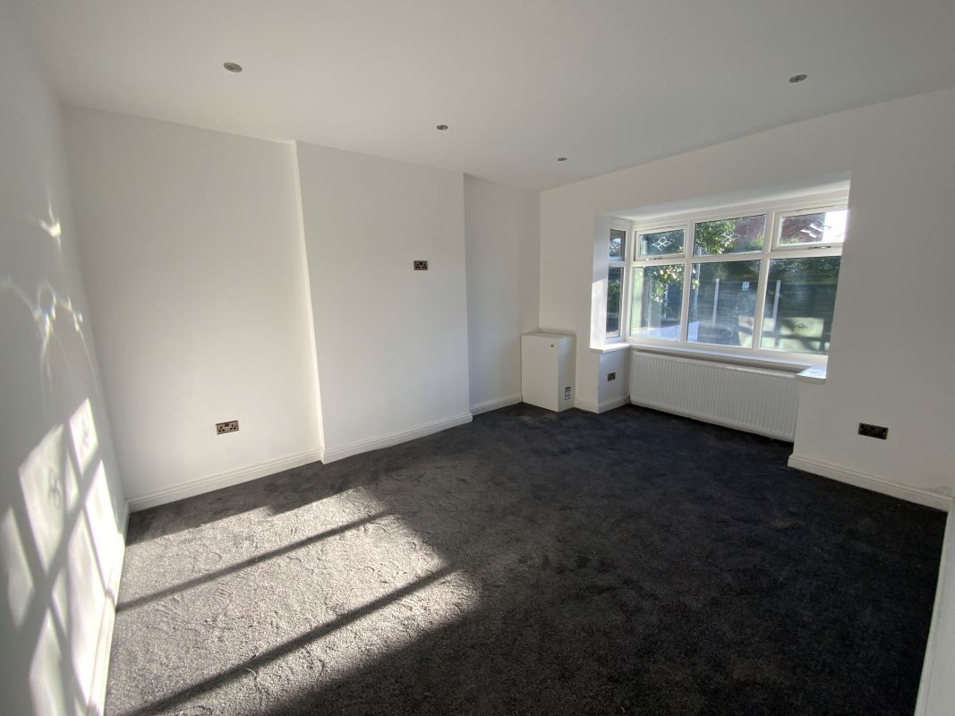 3 bedroom detached bungalow in Wolverhampton