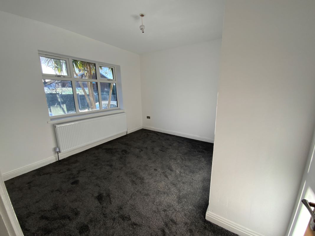 3 bedroom detached bungalow in Wolverhampton