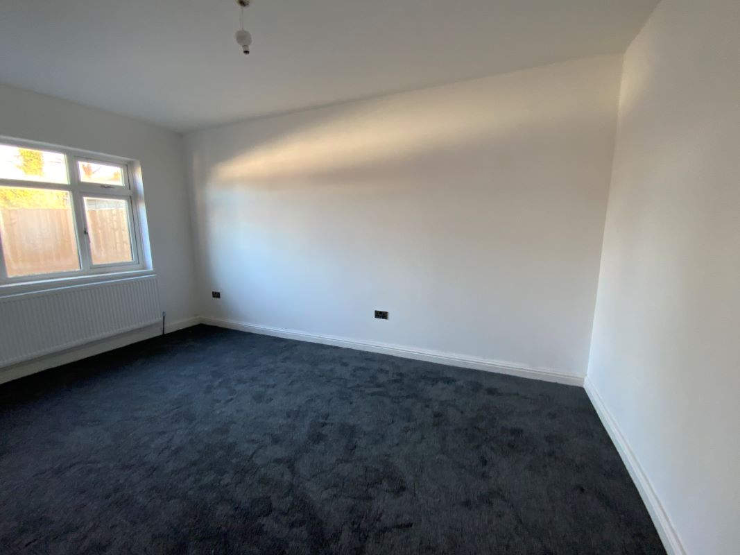 3 bedroom detached bungalow in Wolverhampton